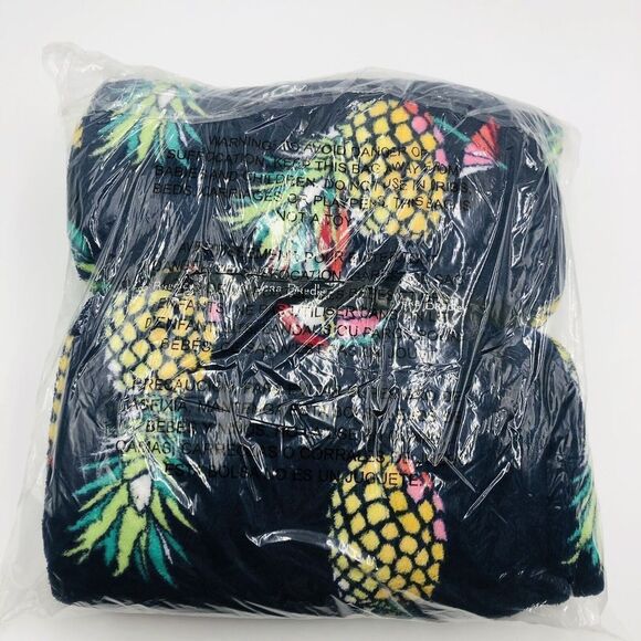Brand New Vera Bradley Fleece Throw Blanket Toucan Party Pineapples Warm Blanket - Picture 4 of 4